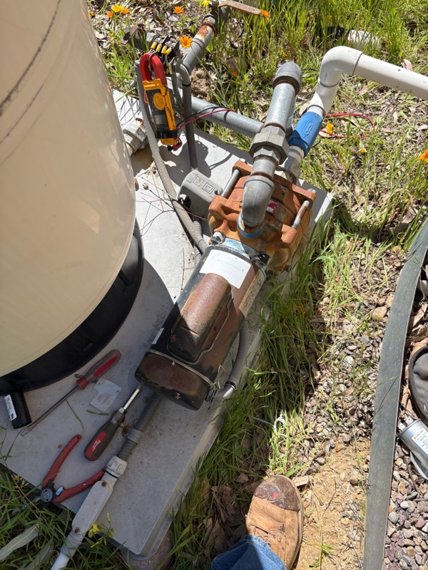 Well pump system with pressure tank and maintenance tools